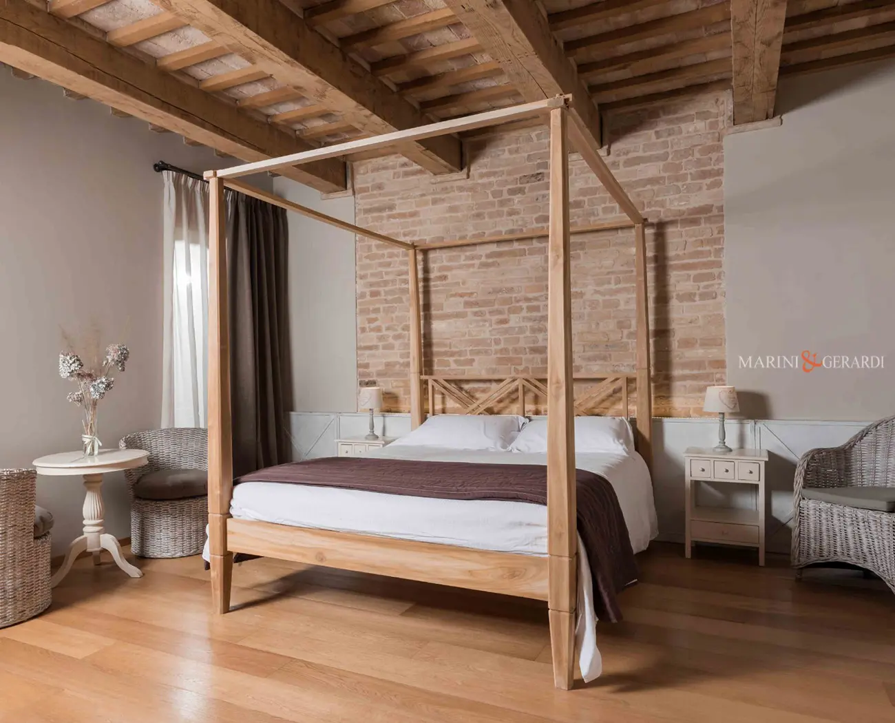 Letto baldacchino in teak naturale Letto baldacchino in teak naturale