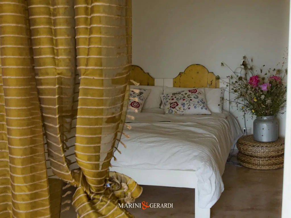 Tenda In Organza Di Seta Arredo Letto Giallo Oro Tenda In Organza Di Seta Arredo Letto Giallo Oro