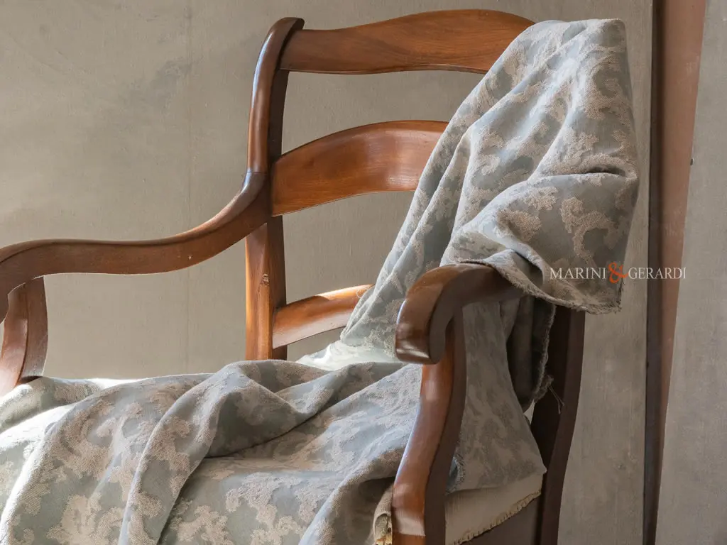 Tessuto jacquard per tappezzeria interna fiori colore nuvola Tessuto jacquard per tappezzeria interna fiori colore nuvola
