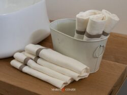 Asciugamani Bagno In Lino Bianco Con Inserto A Contrasto