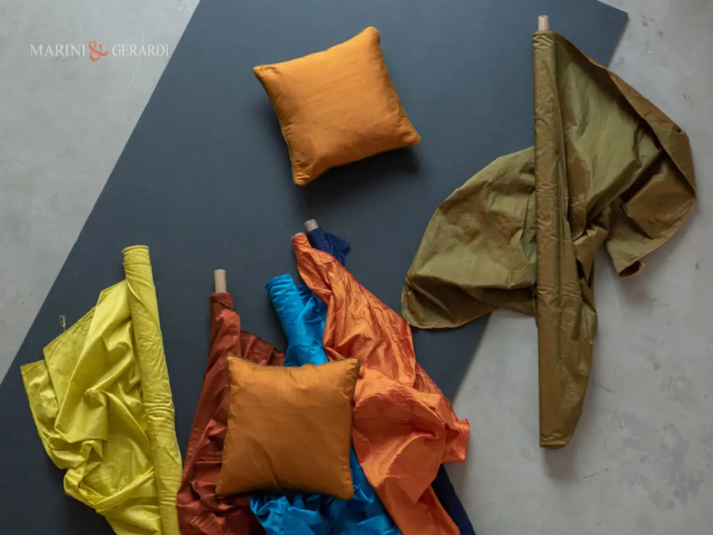 Cuscini Arredo Shantung Tessuto In Seta Giallo Verde Blu Ruggine - Marini&Gerardi Cuscini Shantung Tessuto In Seta Giallo Verde Blu Ruggine - Marini&Gerardi