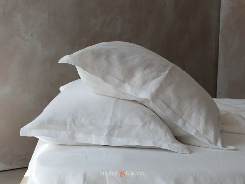 Federe Letto Cuscini Lady Byron Lino Prelavato In Bianco Federe Letto Cuscini Lady Byron Lino Prelavato In Bianco