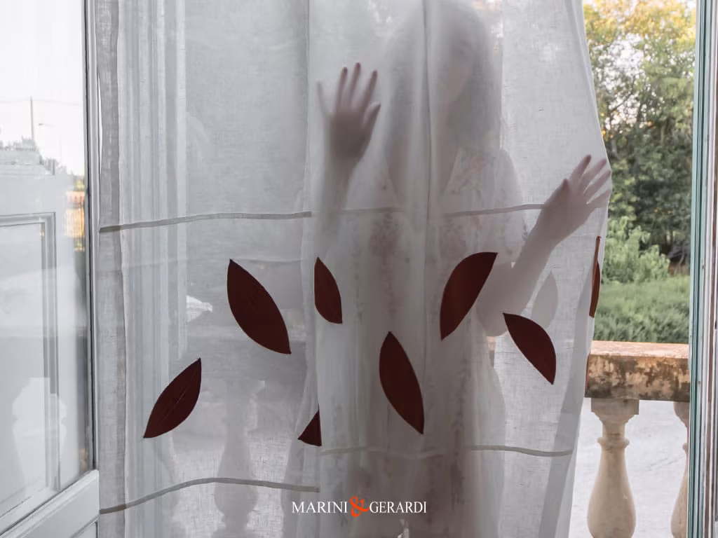La Greca Tenda In Lino Con Foglie Autunnali La Greca Tenda In Lino Con Foglie Autunnali - Tende in Lino moderne