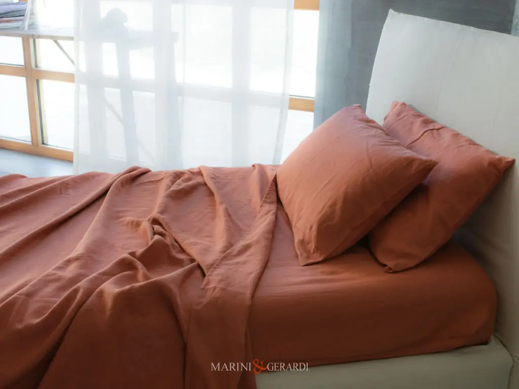 Lenzuola Letto Singolo Rosso Mattone In Lino Prelavato Stone Washed Lenzuola Letto Singolo Rosso Mattone In Lino Prelavato Stone Washed