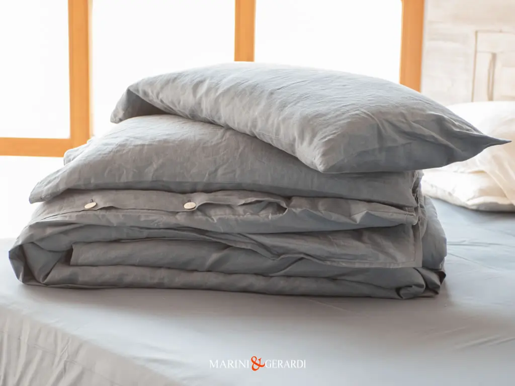 Lenzuola Matrimoniali Federe Cuscini Letto Lady Byron Grigio Perla Lino Prelavato Lenzuola Matrimoniali Federe Cuscini Letto Lady Byron Grigio Perla Lino Prelavato