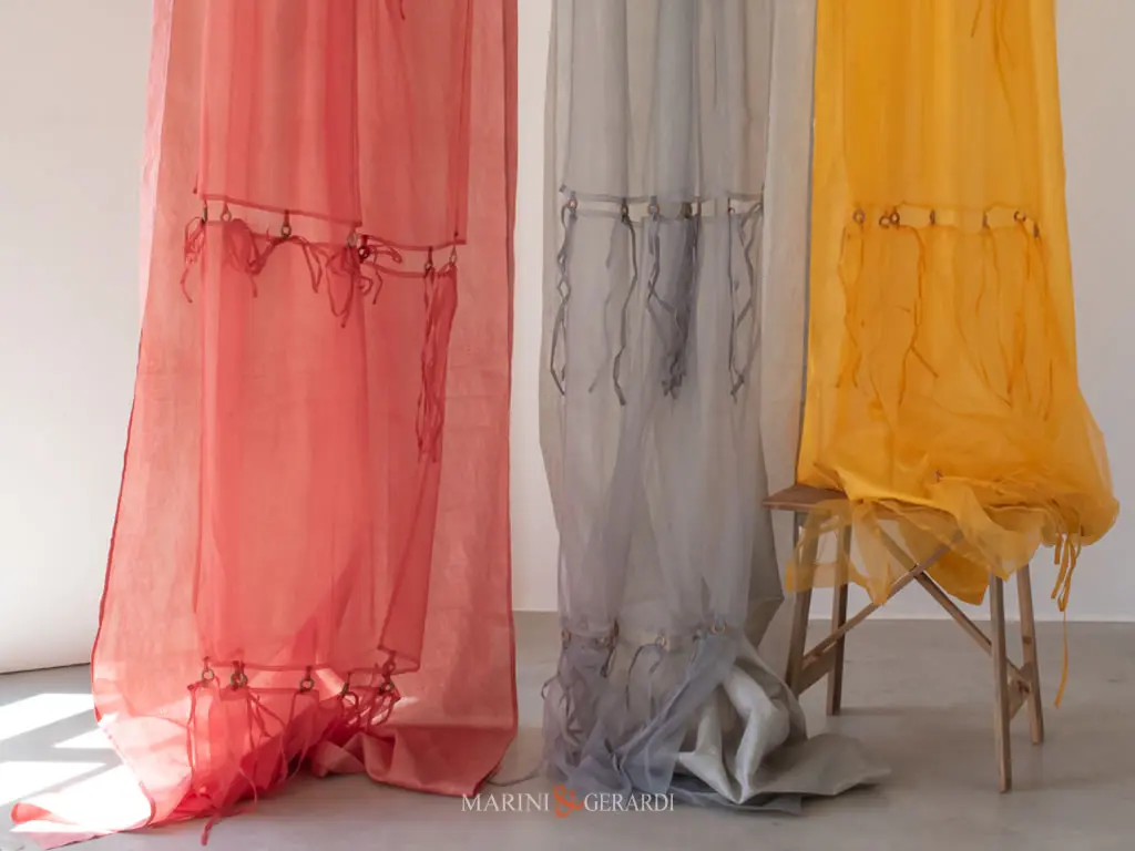 Tende Organza Voile Doppio Telo Rosa Antico Grigio Giallo Con Anelli Legno Tende Organza Voile Doppio Telo Rosa Antico Grigio Giallo Con Anelli Legno
