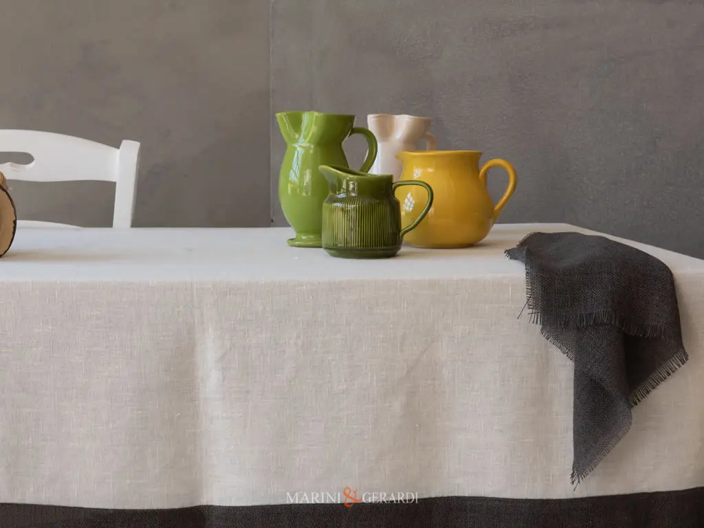 tovaglia bianca elegante in puro lino bordo antracite tovaglia bianca elegante in puro lino bordo antracite