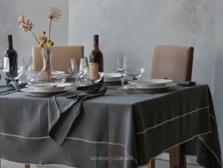 Tovaglia Di Lino Ricamata Su Misura In Grigio Antracite