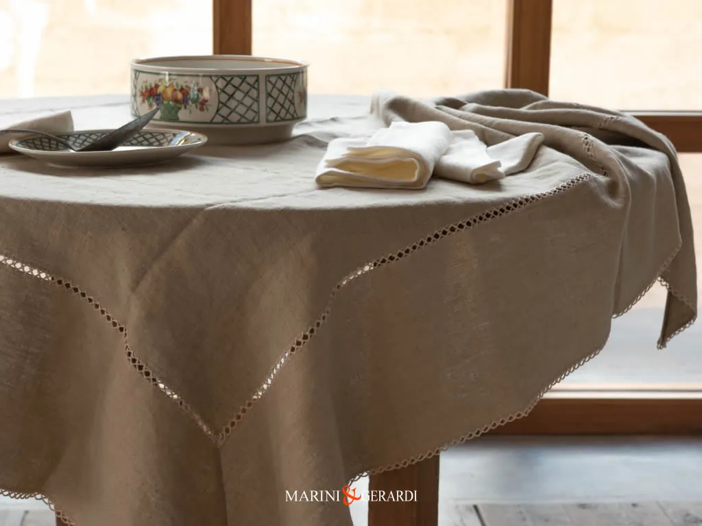 Tovaglia Tovaglioli Runner Su Misura In Lino Perla Agrigento Tovaglia Tovaglioli Runner Su Misura In Lino Caffellatte Agrigento