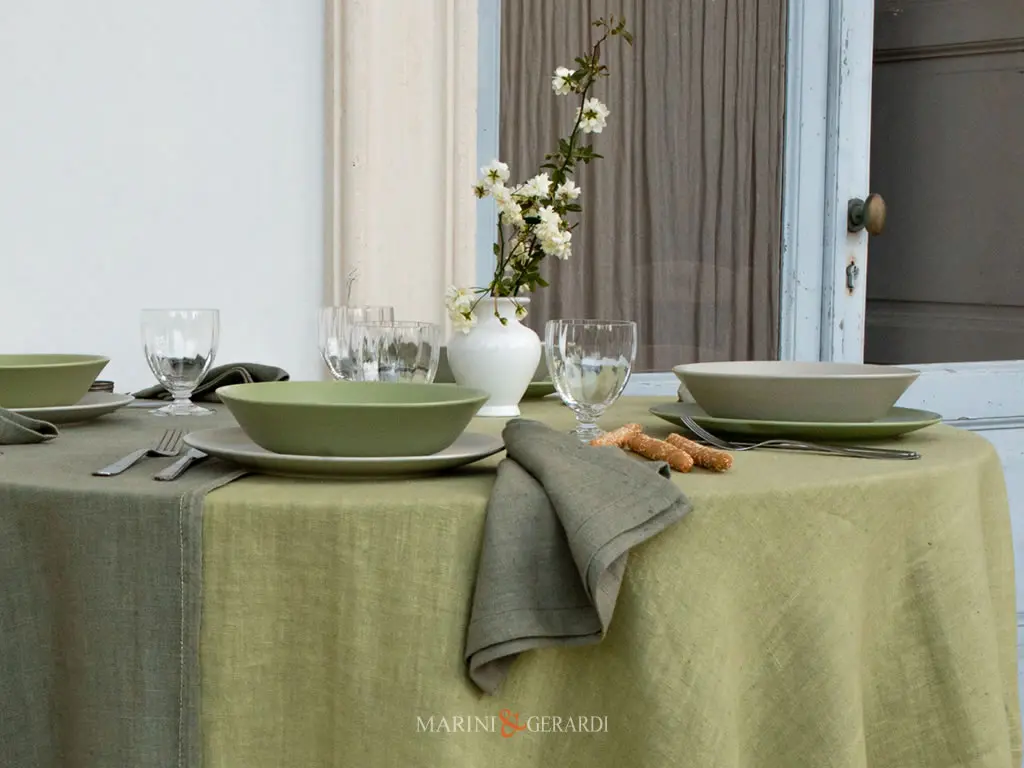 Tovaglie Con Tovaglioli In Lino Verde Pistacchio Per Tavola Rotonda Tovaglie Con Tovaglioli In Lino Verde Pistacchio Per Tavola Rotonda