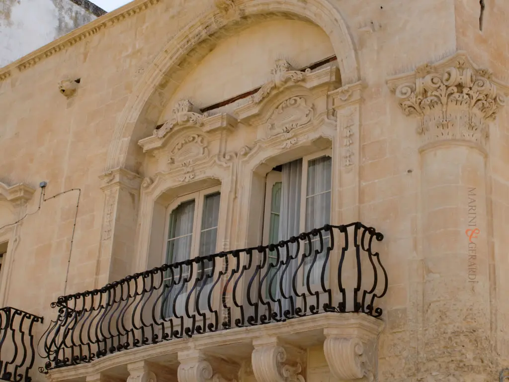 vecchie porte da esterno in legno massello centro storico lecce barocca vecchie porte da esterno in legno massello centro storico lecce barocca