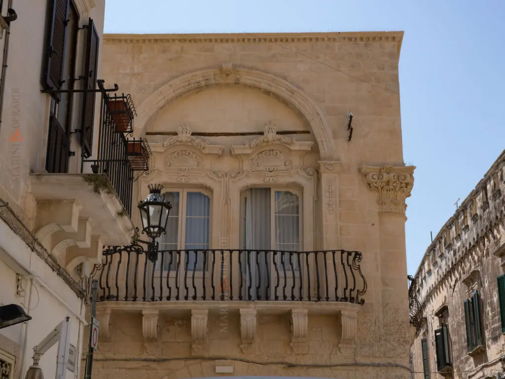 vecchie porte in legno massello centro storico lecce barocca vecchie porte in legno massello centro storico lecce barocca