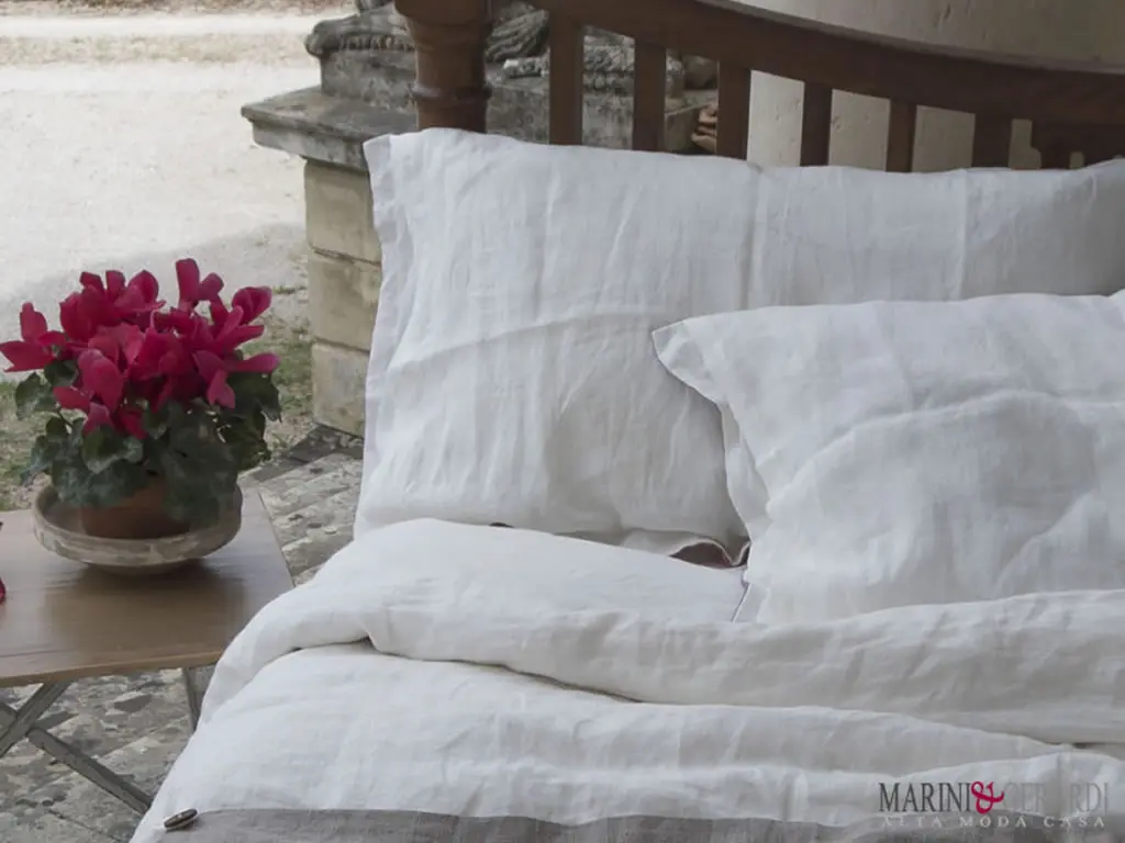 Tessuto Lino Stropicciato Bianco Ottico Copripiumino Letto Fiori Rossi Tessuto Lino Stropicciato Bianco Ottico Copripiumino Letto Fiori Rossi