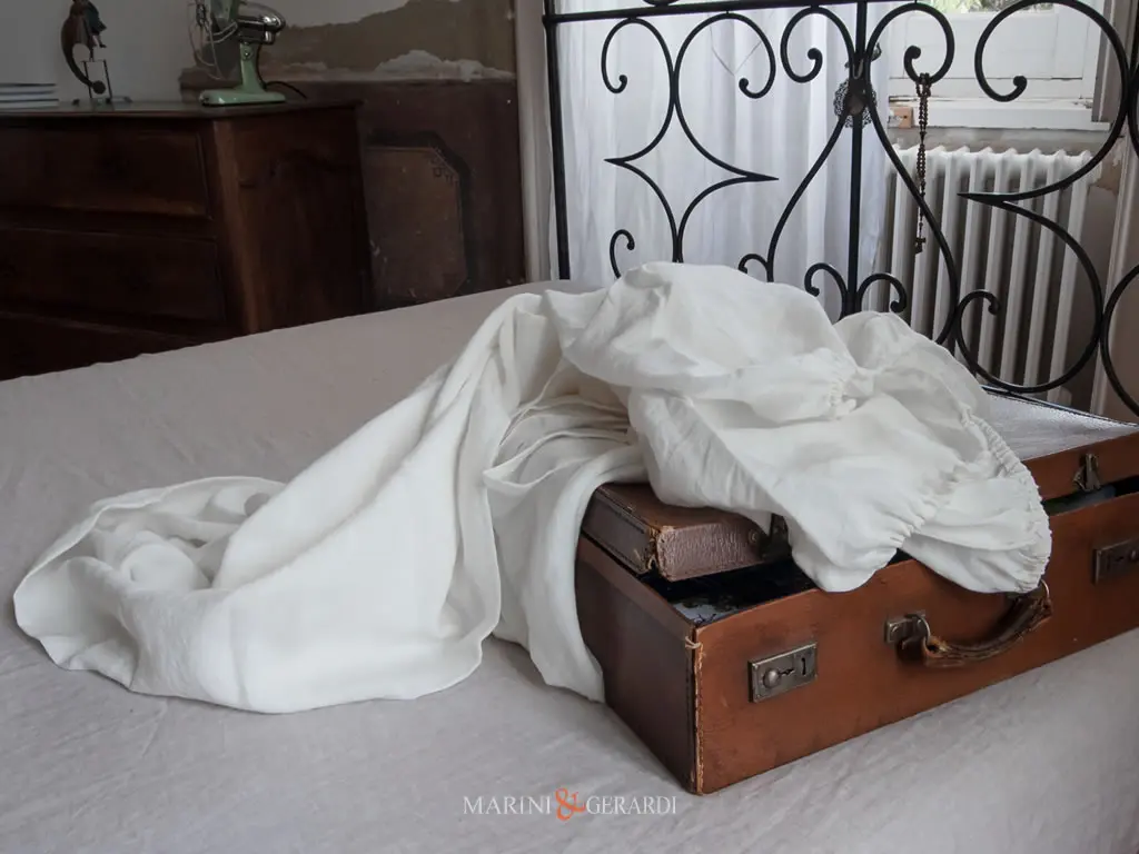 Lenzuola Letto In Lino Con Elastici Tessuto Acaya Di Tradizione Lenzuola Letto In Lino Con Elastici Tessuto Acaya Di Tradizione