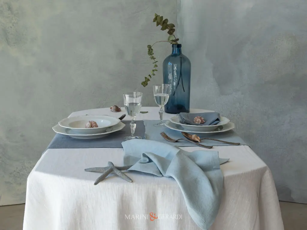 Runner Tavola Eleganti O Informali In Tessuto Di Lino Avio Celeste Runner Tavola Eleganti O Informali In Tessuto Di Lino Avio Celeste