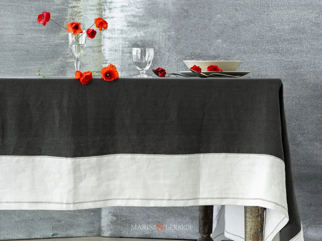 Tovaglia Moderna Lino Grigio Antracite Bordo Bianco Ricamo Zig Zag Tovaglia Moderna Lino Grigio Antracite Bordo Bianco Ricamo Zig Zag