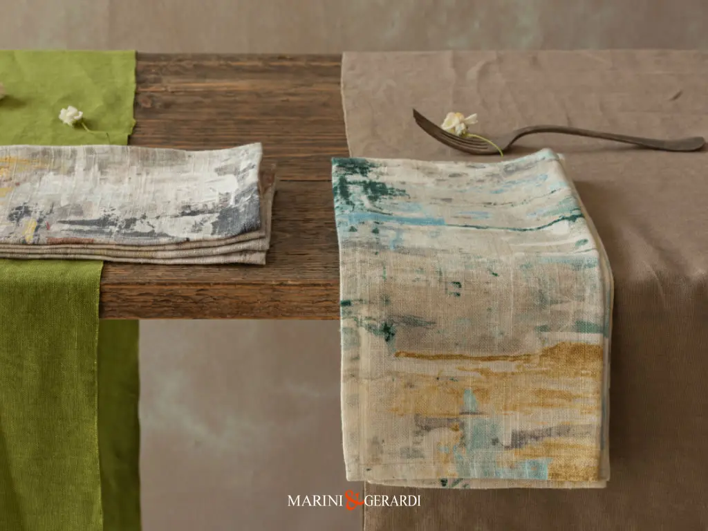 Set Tovaglioli Personalizzati Design Astratto Su Runner Talpa In Lino Testaccio Set Tovaglioli Personalizzati Design Astratto Su Runner Talpa In Lino Testaccio