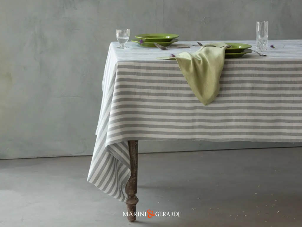 Tovaglia Moderna Elegante Rigata In Lino Bianca Grigia Cycas Tovaglia Moderna Elegante Rigata In Lino Bianca Grigia Cycas