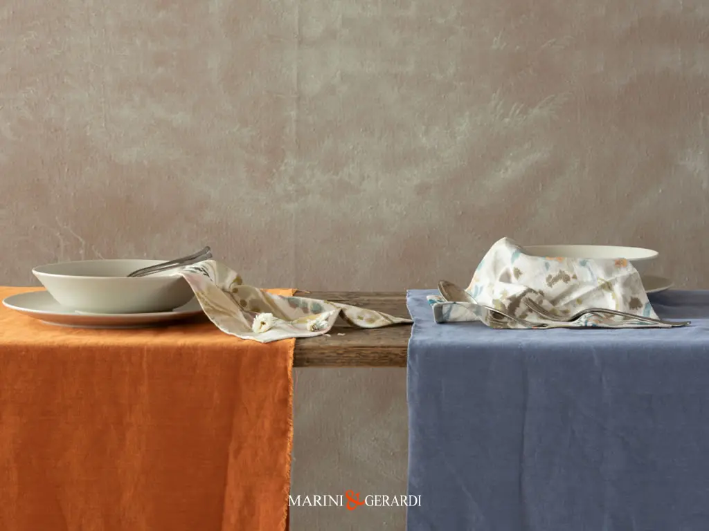 Tovaglioli Design Fiori In Astratto Runner Tavolo Kaki Pervinca In Lino Parioli Tovaglioli Design Fiori In Astratto Runner Tavolo Kaki Pervinca In Lino Parioli