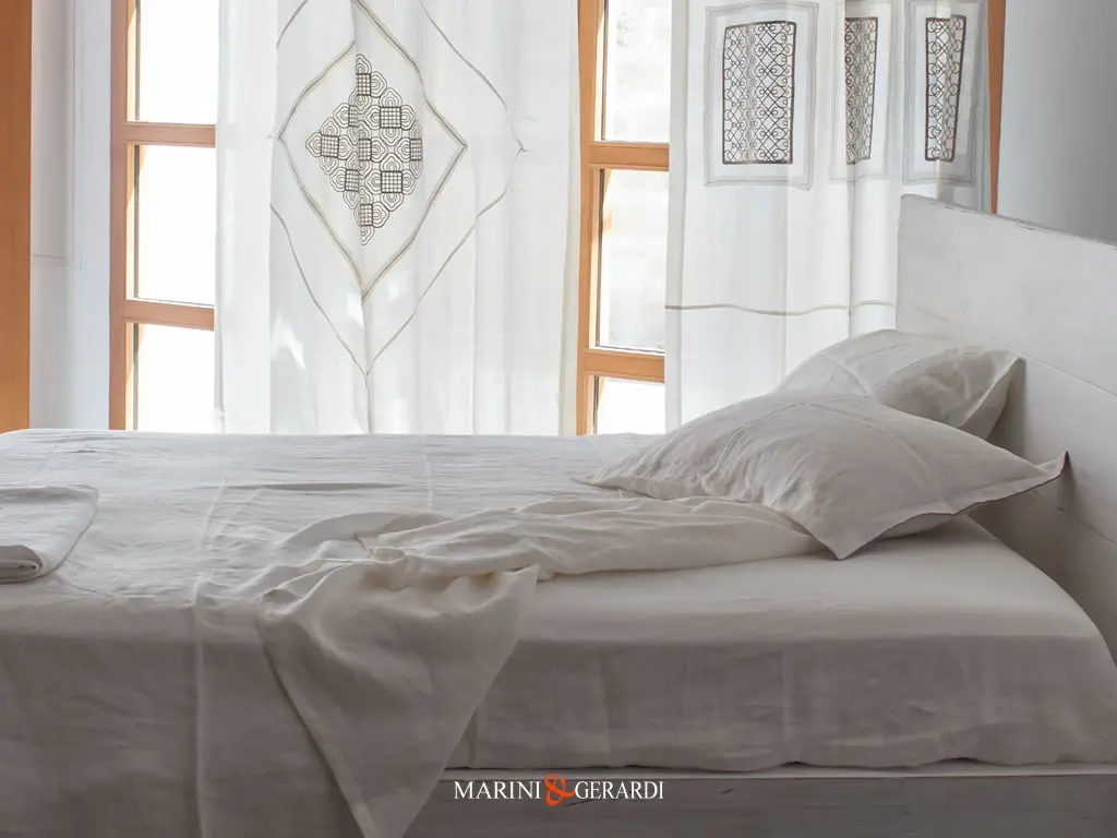 Set Copripiumino E Lenzuola Letto Tende In Lino Acaya Bianco - Marini e Gerardi Set Lenzuola Letto Tende In Lino Acaya Bianco