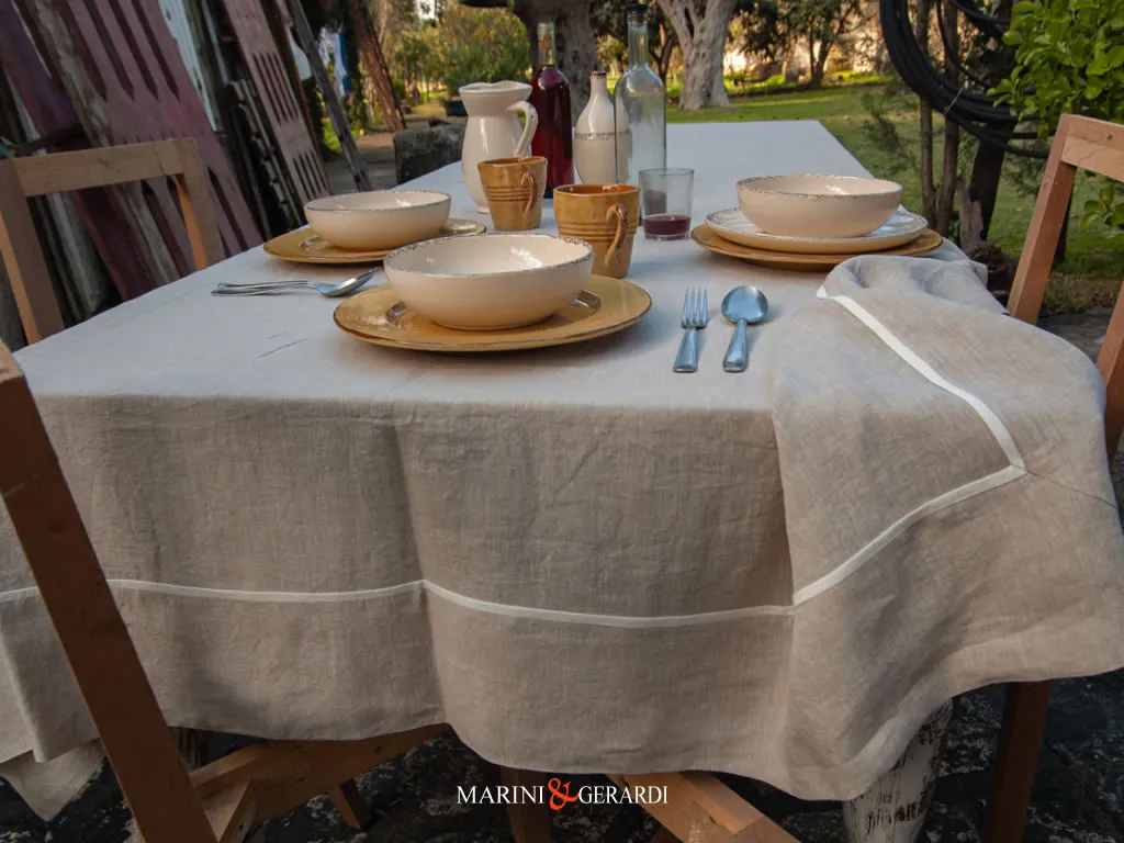 Tavola Moderna Elegante In Puro Lino Stropicciato Giunco Tavola Moderna Elegante In Puro Lino Stropicciato Giunco