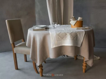 Tovaglia con Runner Tavolo Elegante panna e ricamo - Marini e Gerardi