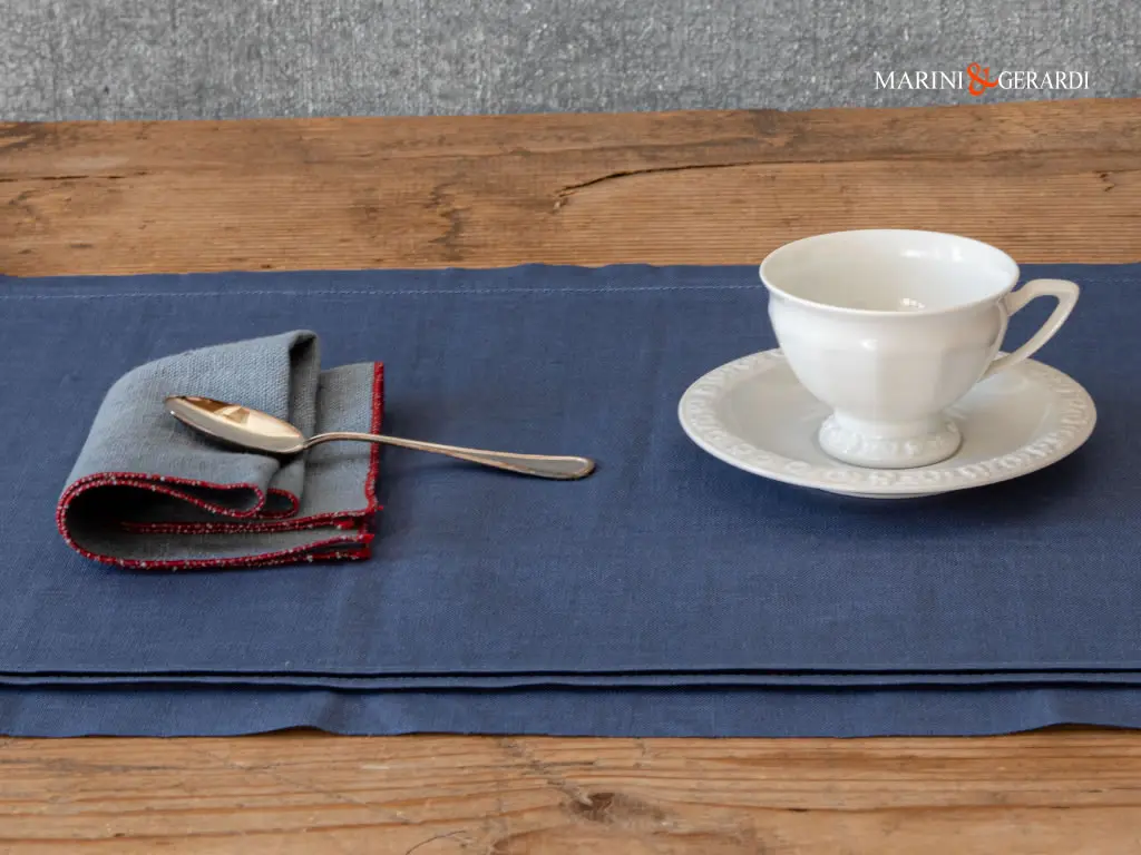 tovaglietta americana antimacchia in lino plisse blu ghiaccio