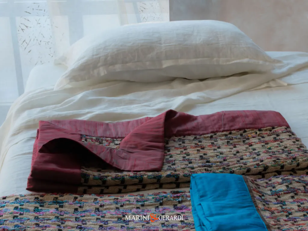 Copertina Copriletto Singolo In Seta Preziosa Con Shantung Rosso Blu Copertina Copriletto Singolo In Seta Preziosa Con Shantung Rosso Blu