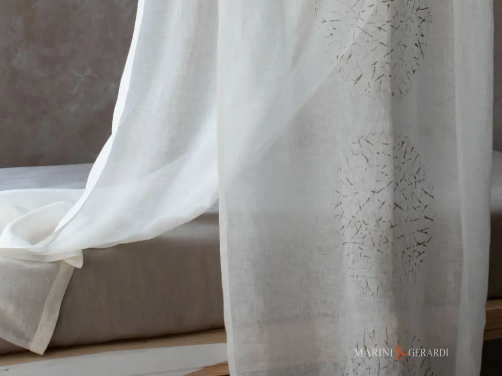 Tenda Moderna In Lino Doppio Pannello Disegno Con Delicate Trasparenze - Marini & Gerardi Tenda Moderna In Lino Doppio Pannello Disegno Con Delicate Trasparenze - Marini & Gerardi