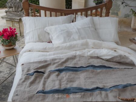 copripiumino bianco stropicciato lino naturale con tagli blu design