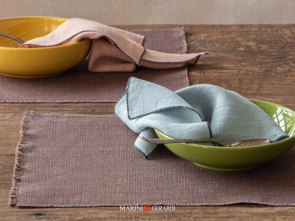 set tovagliette da colazione in yuta marrone con tovaglioli in lino set tovagliette da colazione in yuta marrone con tovaglioli in lino