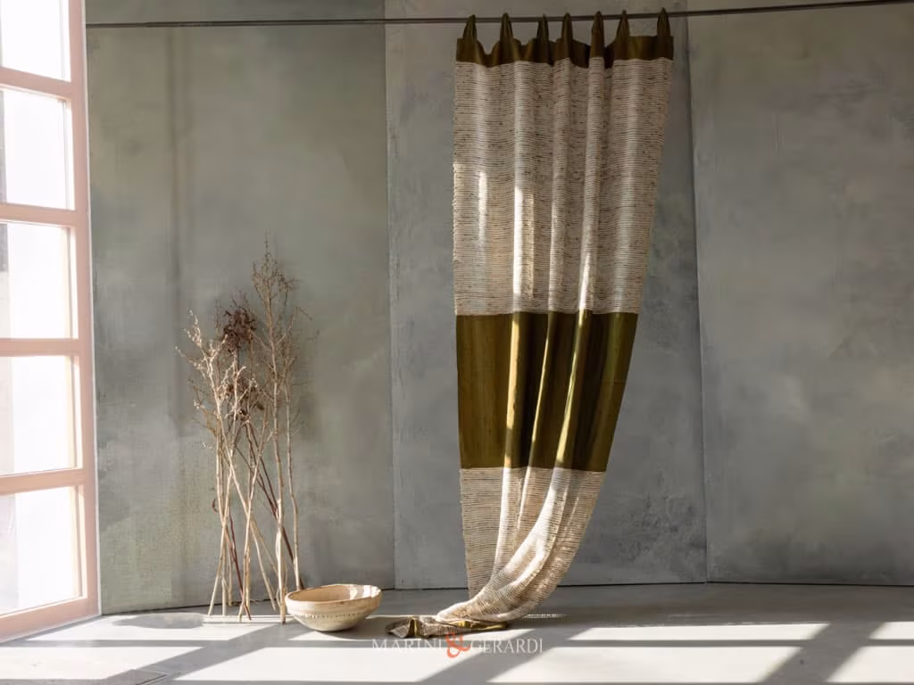 Tenda Seta Per Interni Eleganti E Di Lusso La Veneziana Tenda Seta Per Interni Eleganti E Di Lusso La Veneziana – Tende da Appartamento Foto e Immagini Esclusive