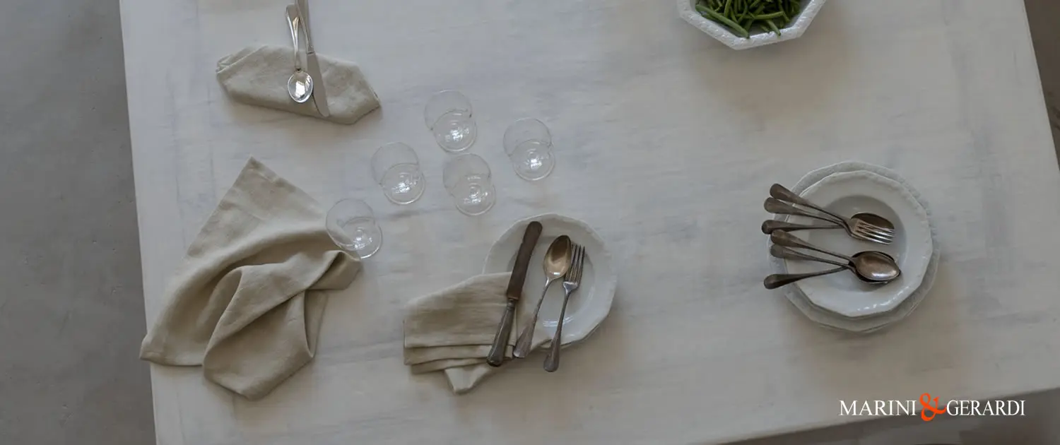 tovaglia 12 posti bianca con tovaglioli in lino