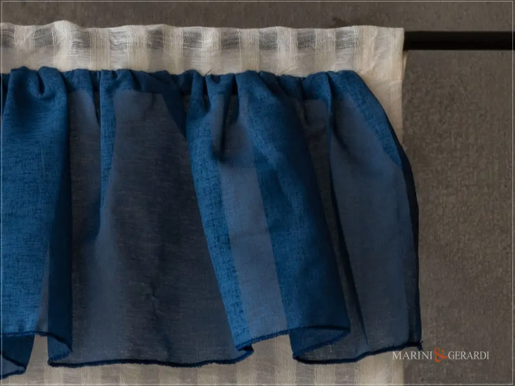 cigno tenda a vetro in lino garzato con organza blu - Marini e Gerardi cigno tenda a vetro in lino garzato con organza blu - Marini e Gerardi