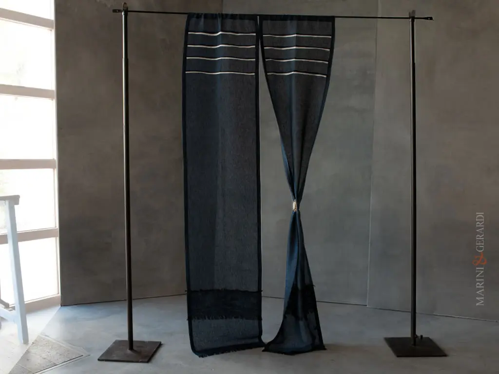 tendine moderne a vetro plisse in lino blu con frangie - Marini & Gerardi tendine moderne a vetro plisse in lino blu con frangie - Marini & Gerardi