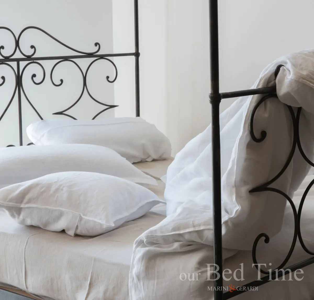 baldacchino letto matrimoniale in ferro lenzuola lino bianco