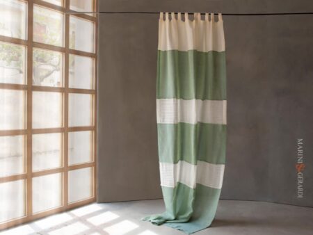 Tendaggi moderni per interni in lino stropicciato ambientata