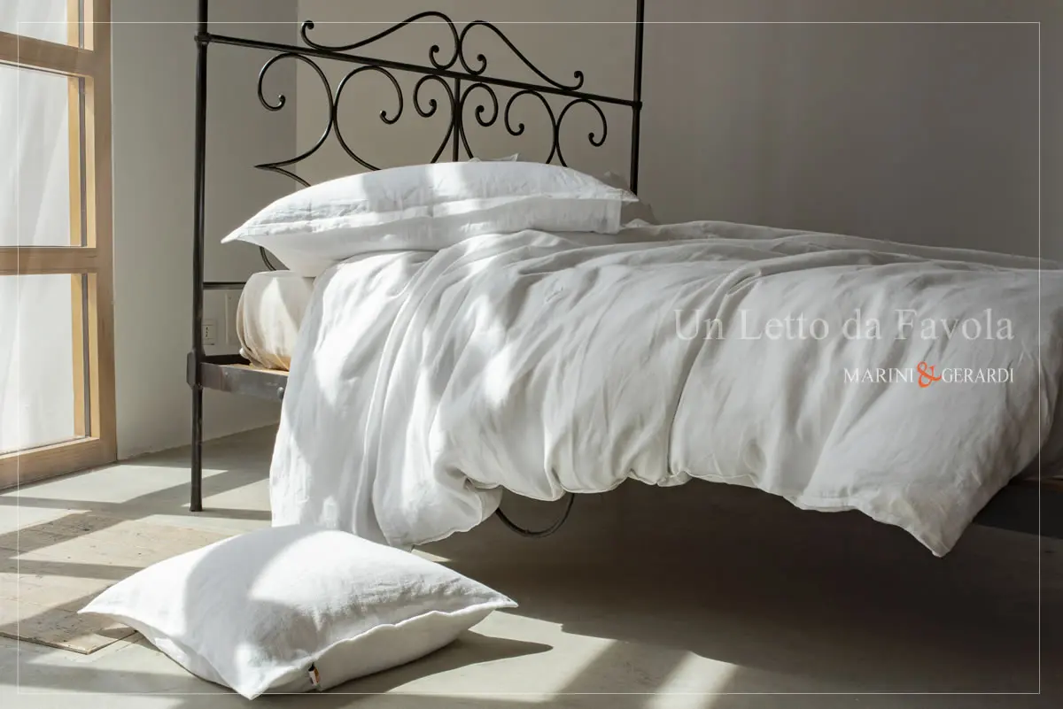 letto in ferro battuto da favola con baldacchino Lenzuola in Lino letto in ferro battuto da favola con baldacchino Lenzuola in Lino