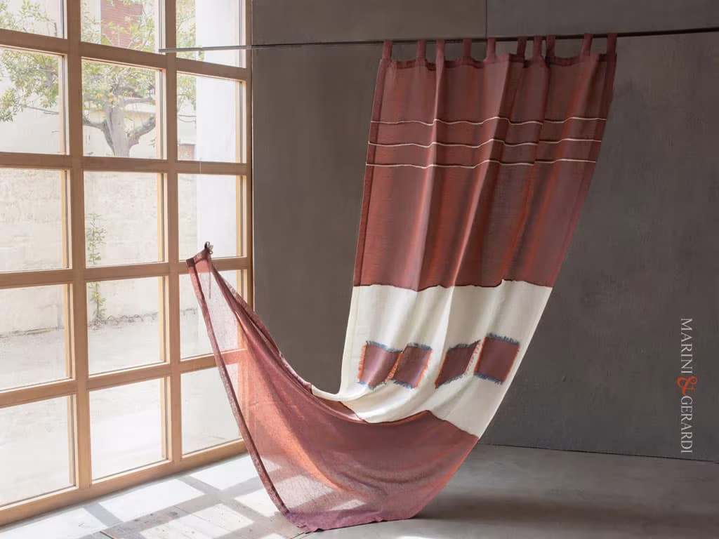 tende design moderno in lino panna bordeaux - Marini & Gerardi tende design moderno in lino panna bordeaux - Marini & Gerardi