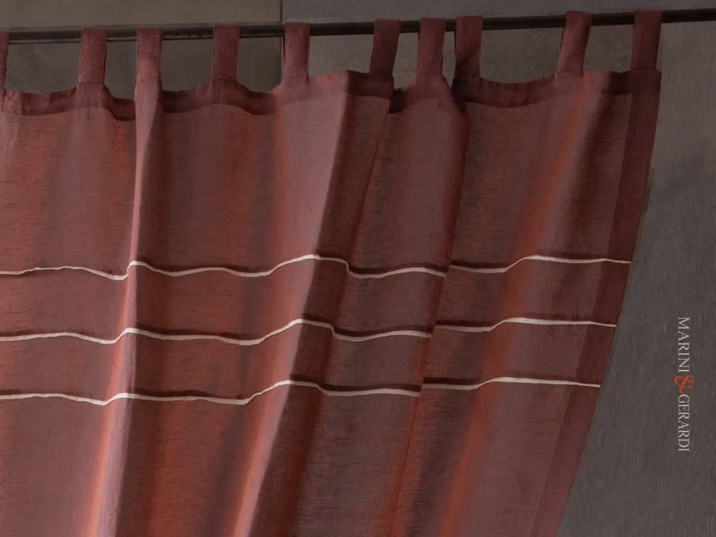 tende di design in lino bordeaux con inserti - Marini & Gerardi tende di design in lino bordeaux con inserti - Marini & Gerardi