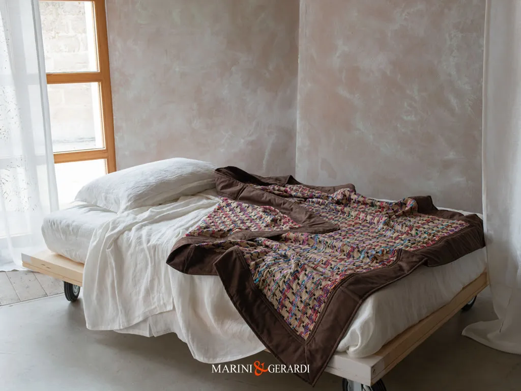 MEDEA copriletto in seta bordo in microfibra marrone