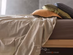 Lenzuola in cotone vintage arredo letto con cuscini
