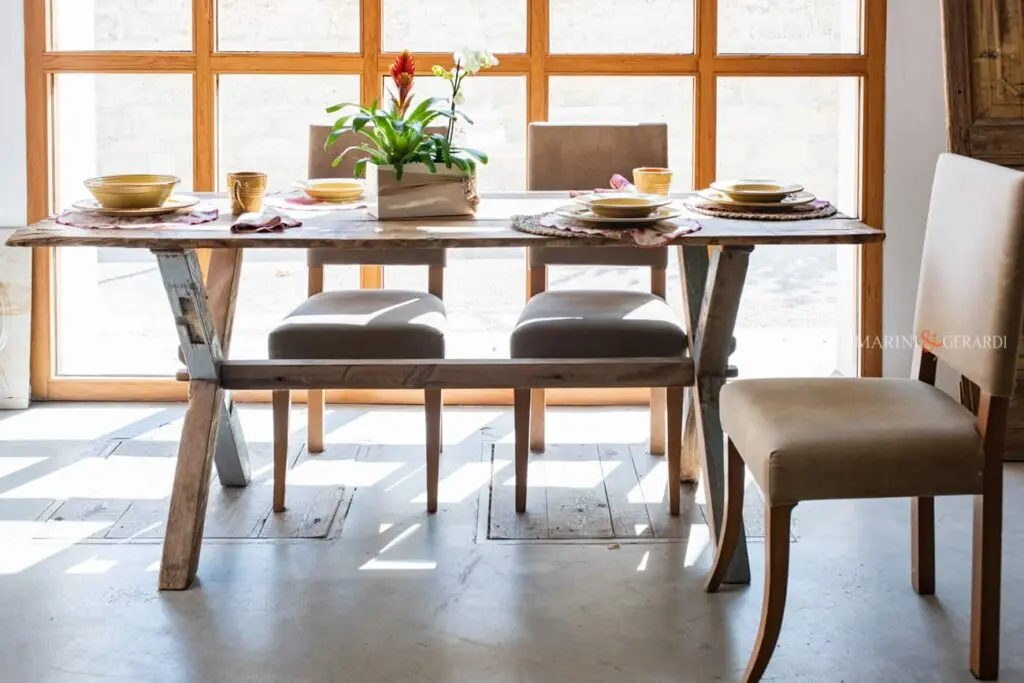 Noleggio arredi per film serie tv tavolo Noleggio arredi per film serie tv tavolo