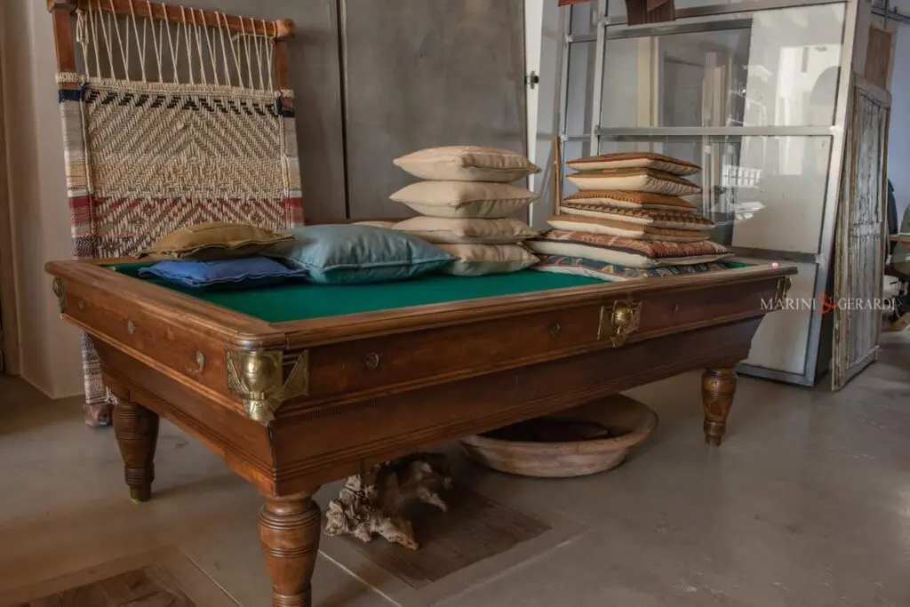 Noleggio arredi vintage per film serie tv biliardo Noleggio arredi vintage per film serie tv biliardo