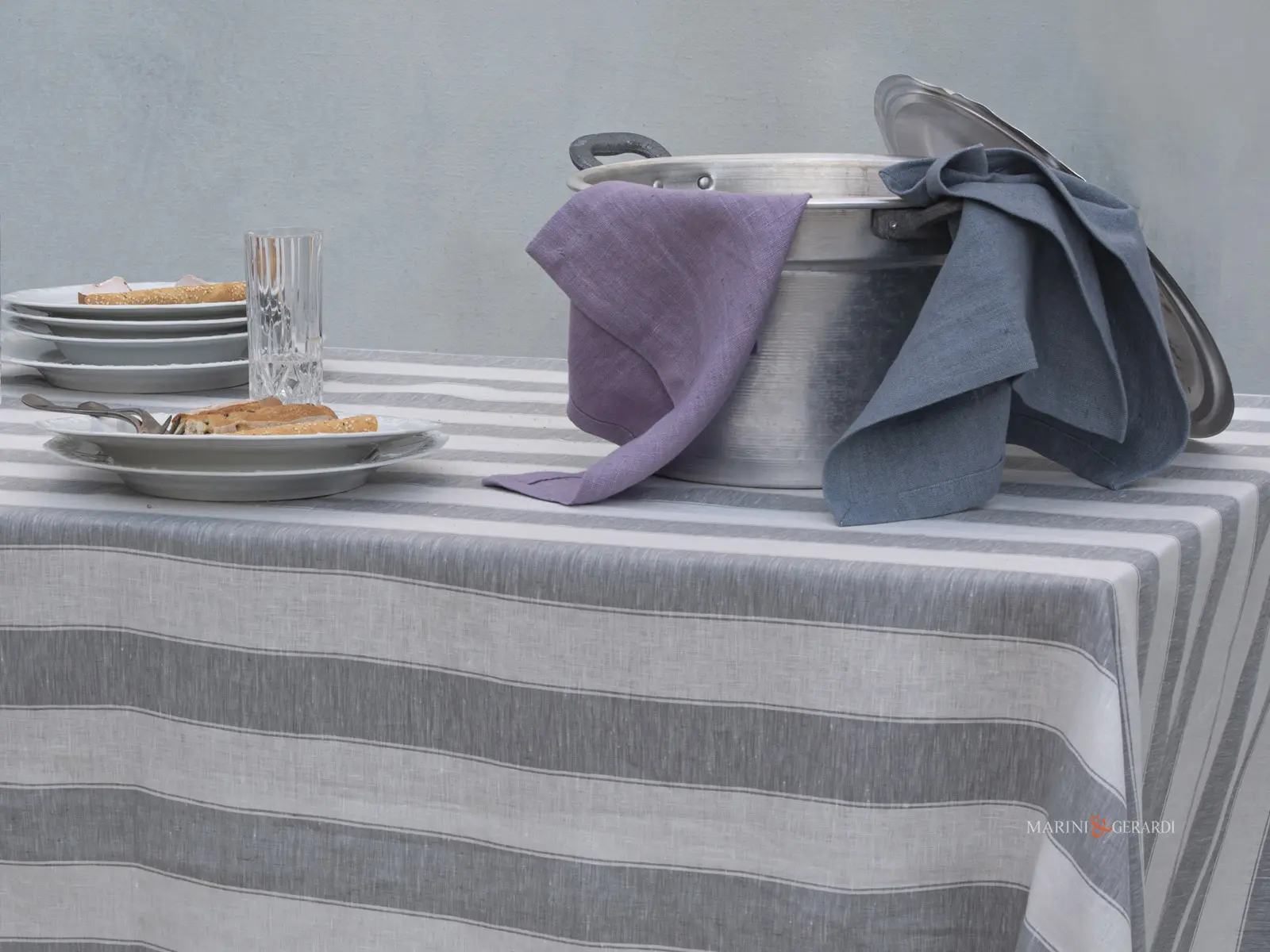 Tovaglie tavola eleganti moderne in lino con tovaglioli pitti Tovaglie tavola eleganti moderne in lino con tovaglioli pitti