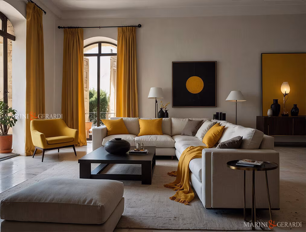 Tende di lino gialle in soggiorno moderno con sofa Tende di lino gialle in soggiorno moderno con sofa