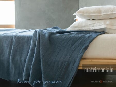 Lenzuola sopra matrimoniale in lino stropicciato