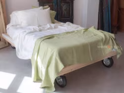 Letto con ruote metalliche una piazza e mezza lenzuolz lino