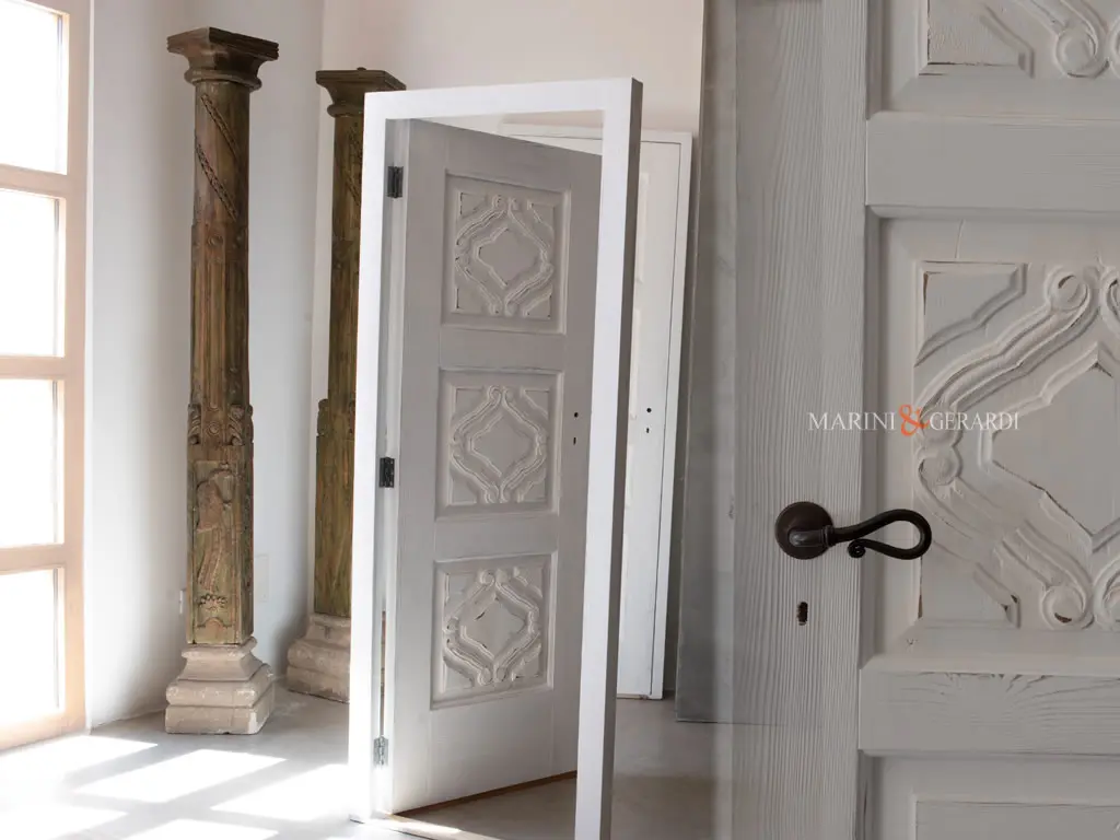 Porte interni su misura in legno scolpite Porte interni su misura in legno scolpite