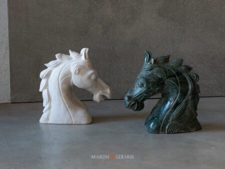 Sculture cavalli testa di cavallo in marmo bianco verde